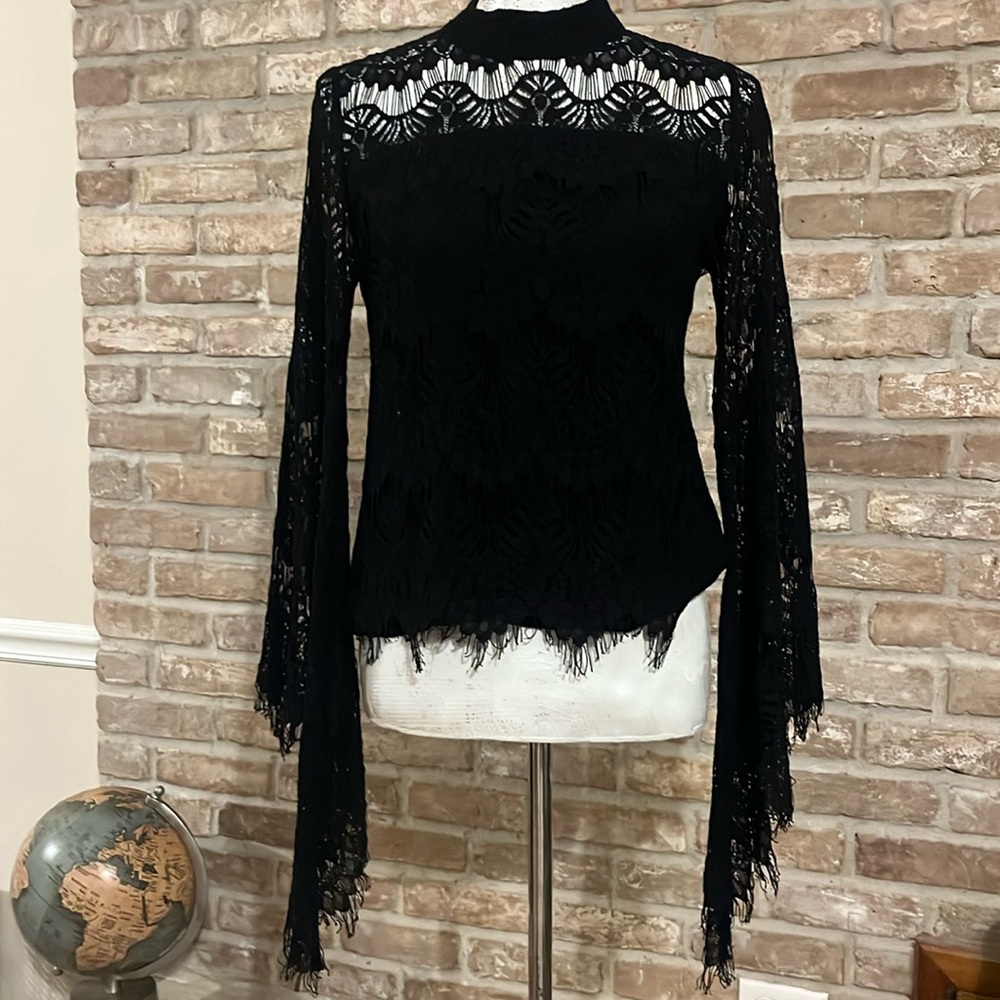 Philosophy black lace top w/back zipper & dramatic sleeves!